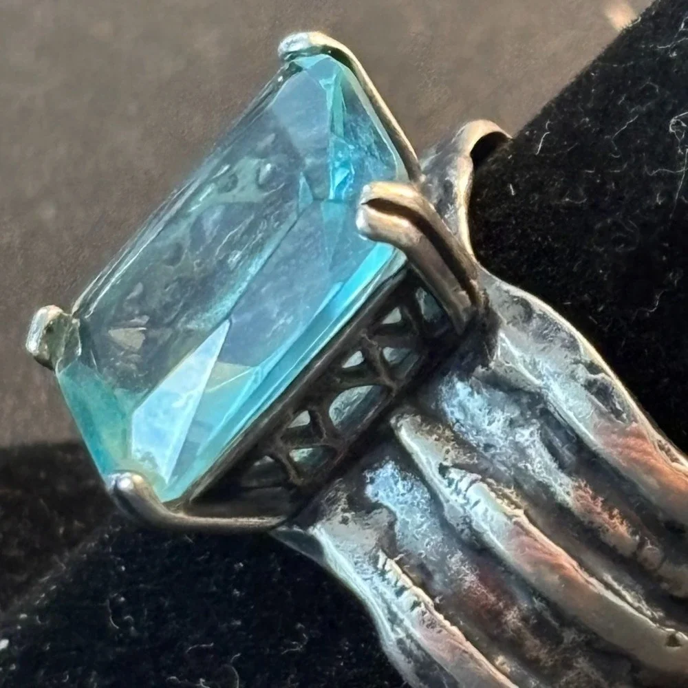 Silpada Sterling Silver Aqua Glass Statement RIng size 10 (Fits closer to 9.5)